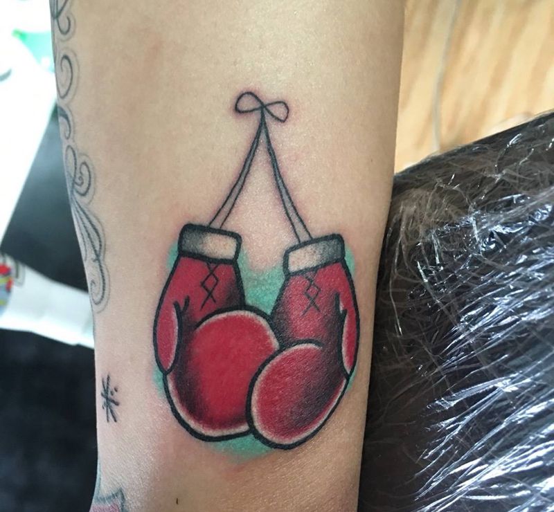 今天小图纹身图片_成品手臂欧美几何字符拳套纹身图案