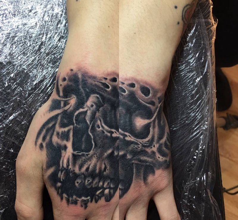 骷髅写实纹身图片_成品手部欧美肖像写实骷髅纹身图案