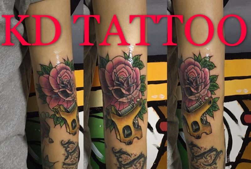 完工纹身图片_成品手臂欧美植物清新玫瑰机纹身图案