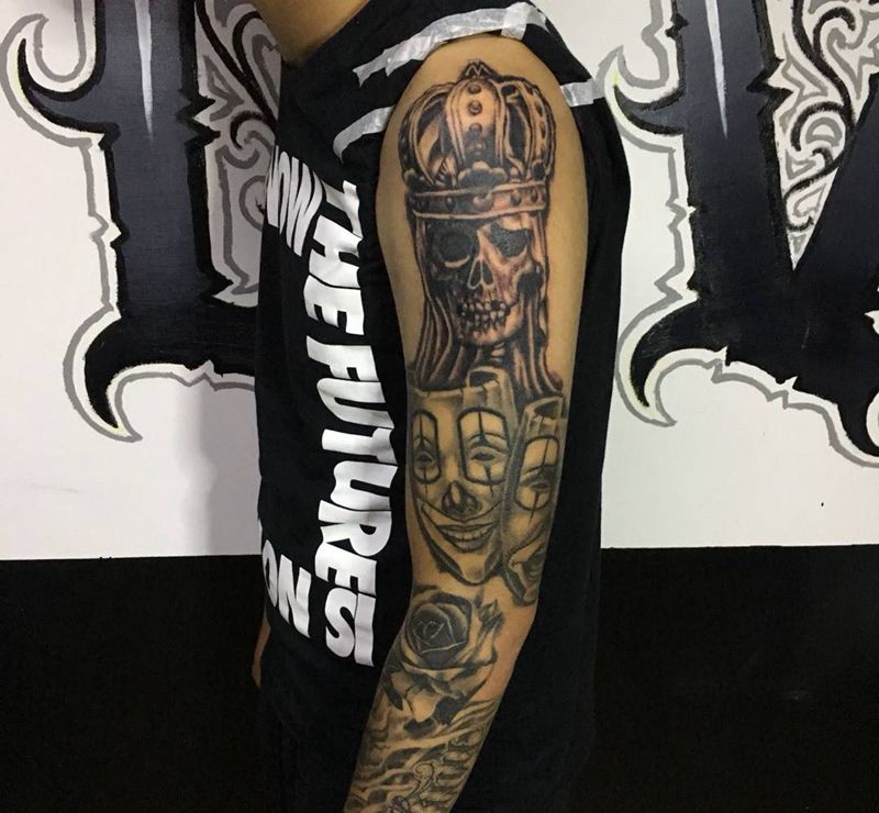 欧美写实纹身图片_成品手臂欧美写实肖像人物骷髅黑灰写实纹身图案