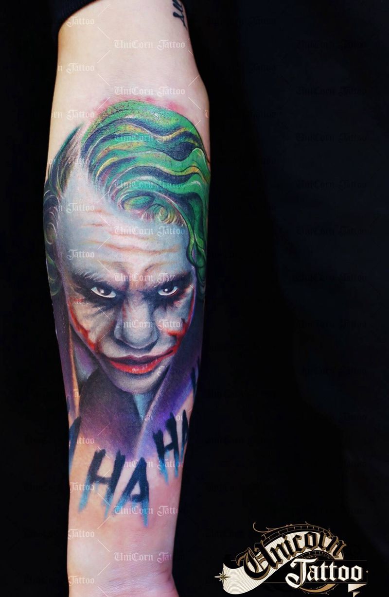 小臂小丑男纹身图片