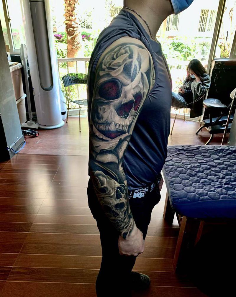 花臂纹身图片_臀部欧美写实纹身图案