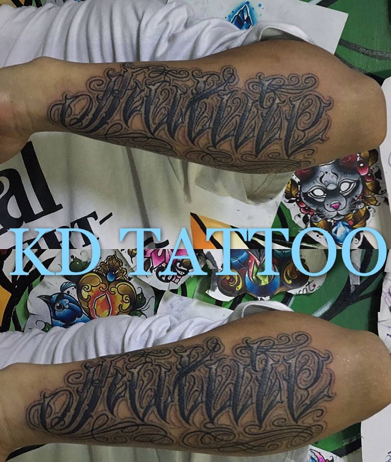 今天字纹身图片_成品手臂欧美字符奇卡诺匪气花体字纹身图案