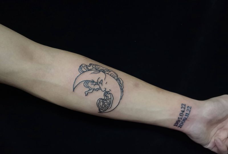 月亮与太阳纹身图片_手臂纹身图案