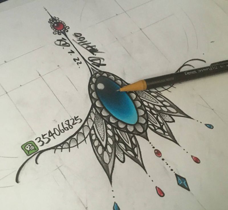 sexytattoo纹身图片_手稿插画欧美胸部清新纹身图案