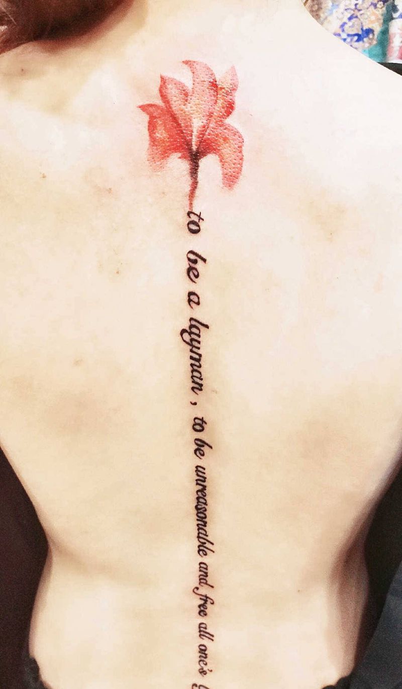 背部英文字母纹身图片_背部纹身图案