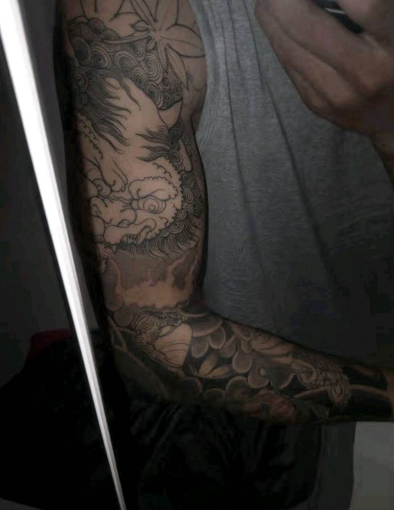 上臂日式花臂接图纹身图片_手部老传统吞酒童子纹身图案