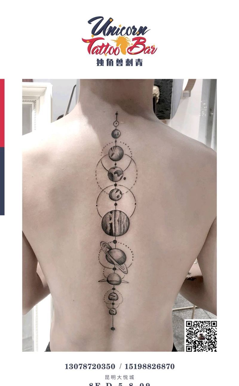宇宙纹身图片_背部纹身图案