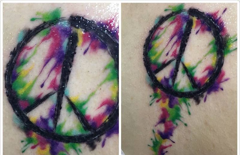 水彩tattoo纹身图片_成品背部欧美清新水彩反战纹身图案