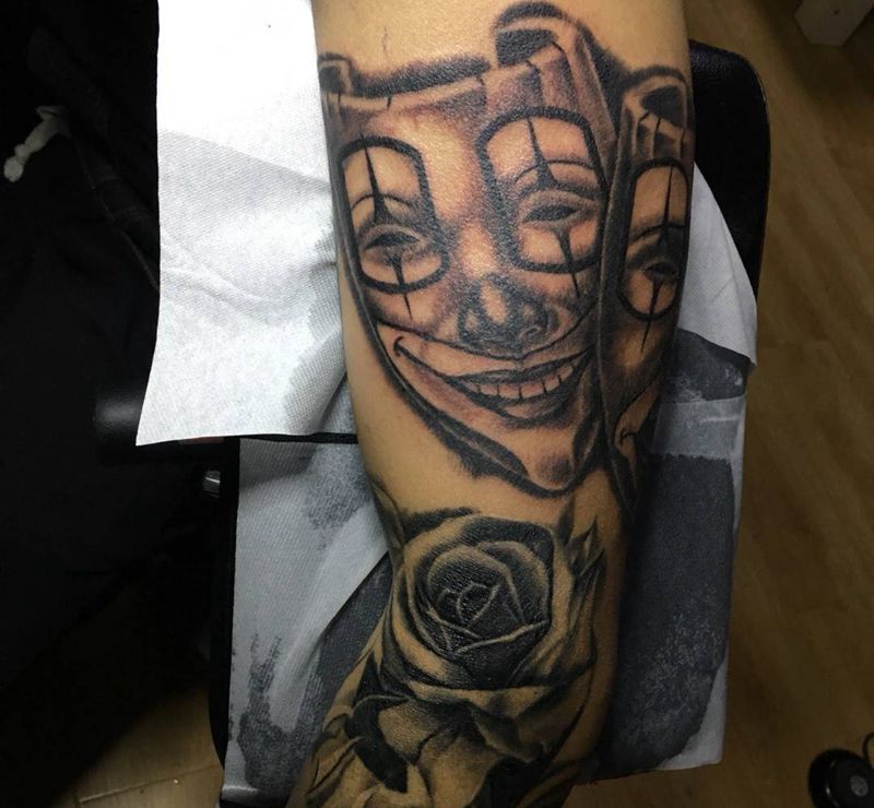 黑灰一部分纹身图片_成品欧美肖像写实奇卡诺匪帮纹身图案