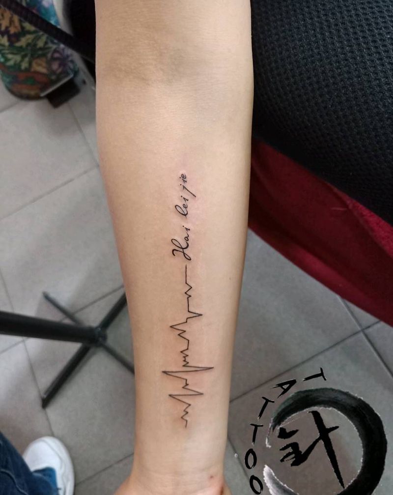 字母心电纹身图片