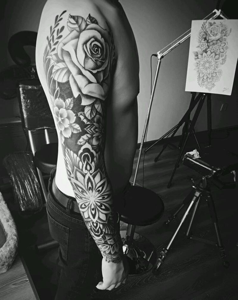 花胳膊纹身图片_手臂清新植物花臂成品手稿纹身图案