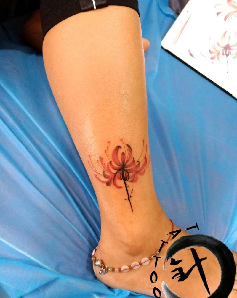 彼岸花纹身图片_腿部水彩水墨彼岸花纹身图案