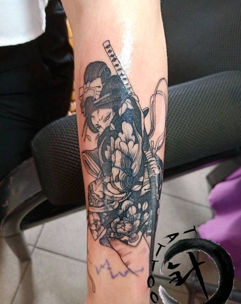 遮盖纹身图片_手部艺伎遮盖纹身图案