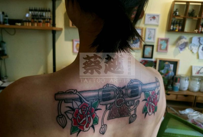 Guns 'N Roses纹身图片_背部欧美传统原创成品纹身图案