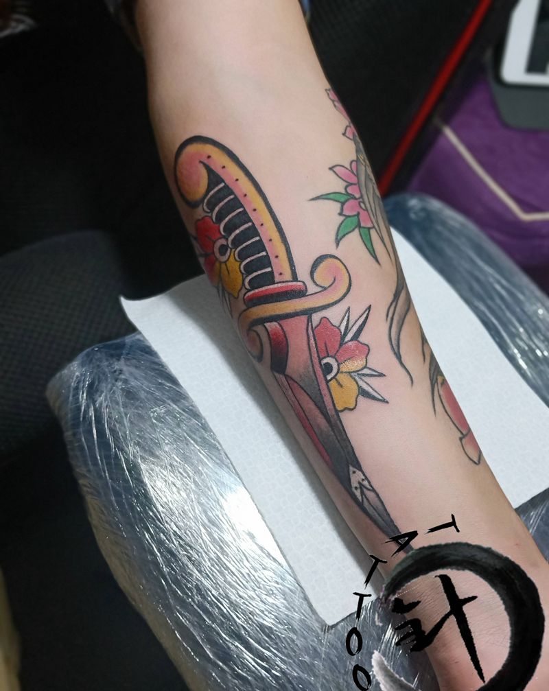 old school纹身图片_手臂Old School刀纹身图案