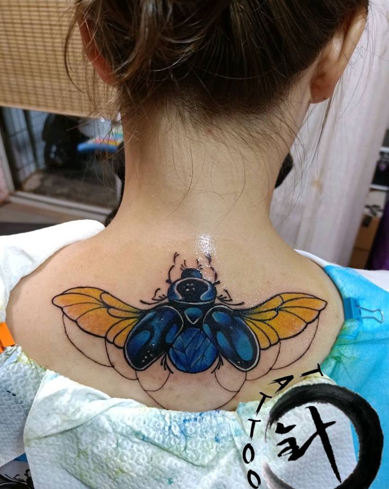 甲虫 遮盖纹身图片_颈部背部New School水彩甲虫纹身图案