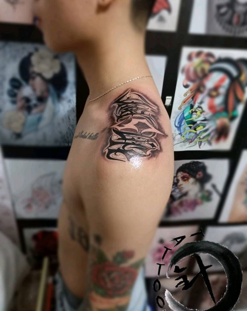 花体纹身图片_肩部花体字花体字纹身图案
