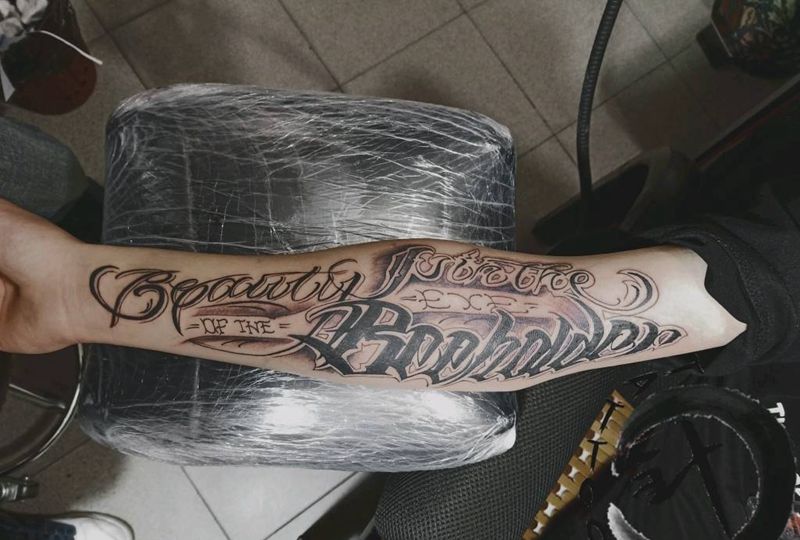 花体字纹身图片_手臂花体字花体字花体纹身图案