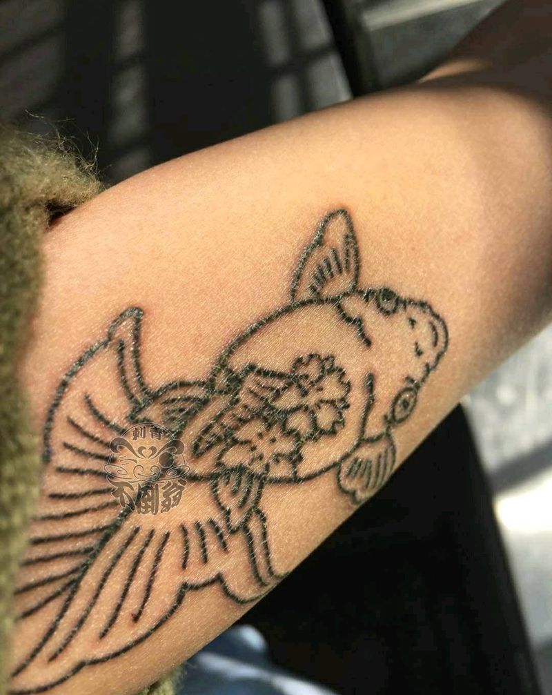 线条金鱼纹身图片_手臂传统清新静物原创成品纹身图案