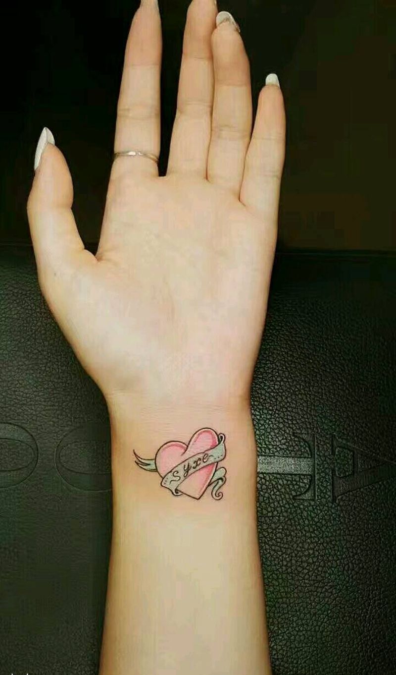 马卡龙心纹身图片