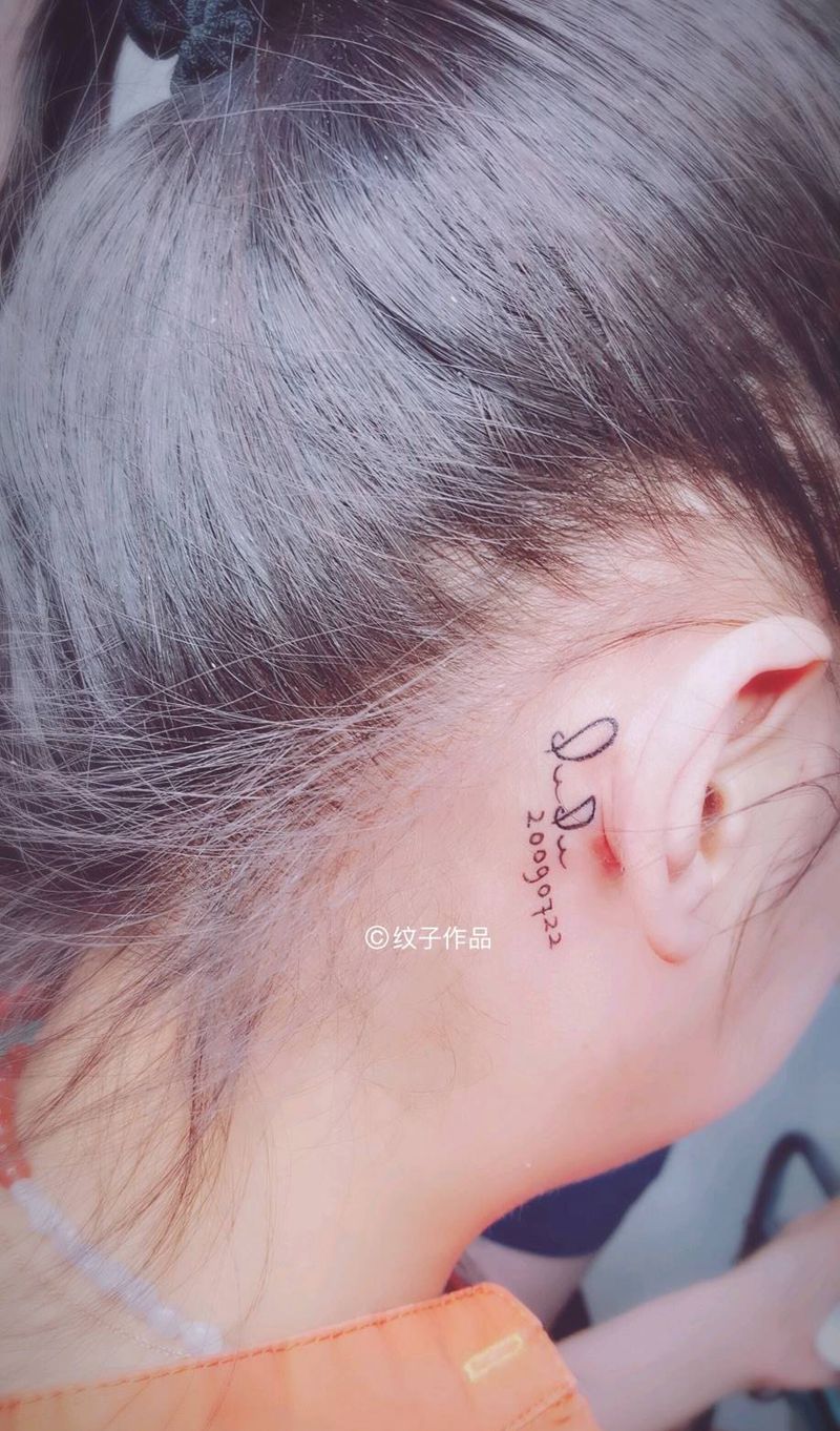 耳后生日纹身图片