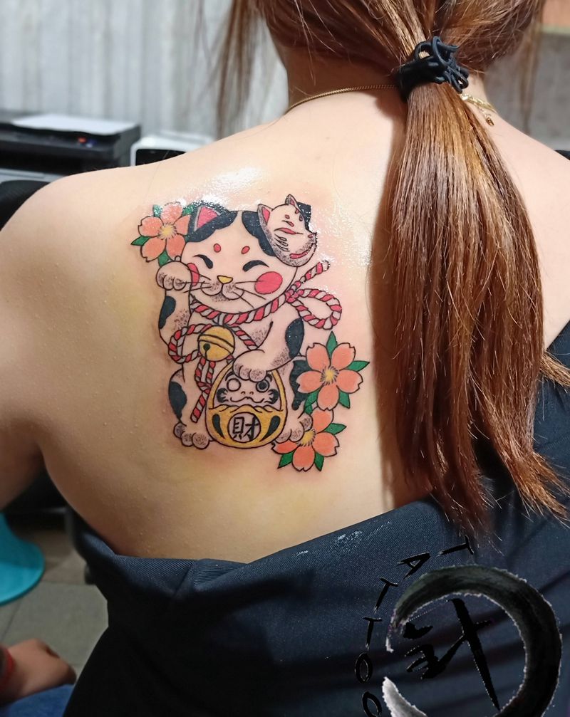 招财猫纹身图片_背部招财猫纹身图案