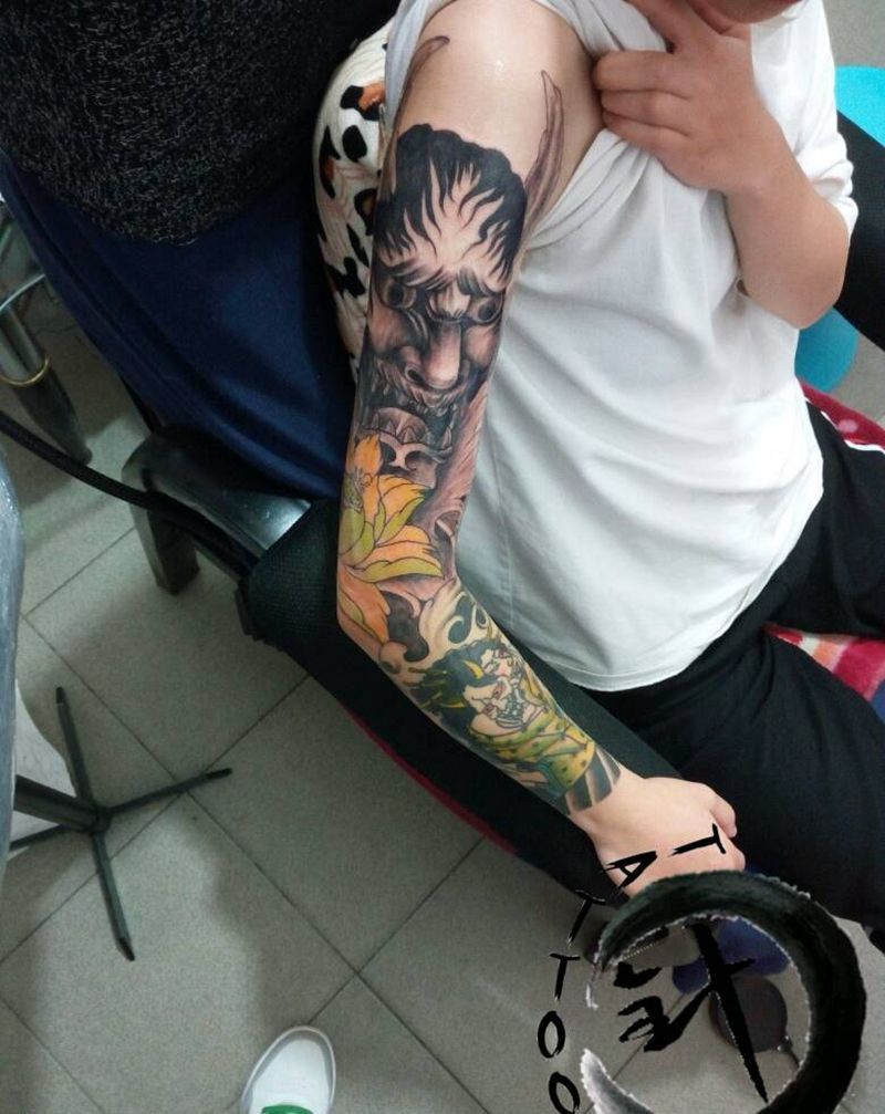 花臂纹身图片_手臂传统人物植物原创小白刺青塔图~针修改成品纹身图案