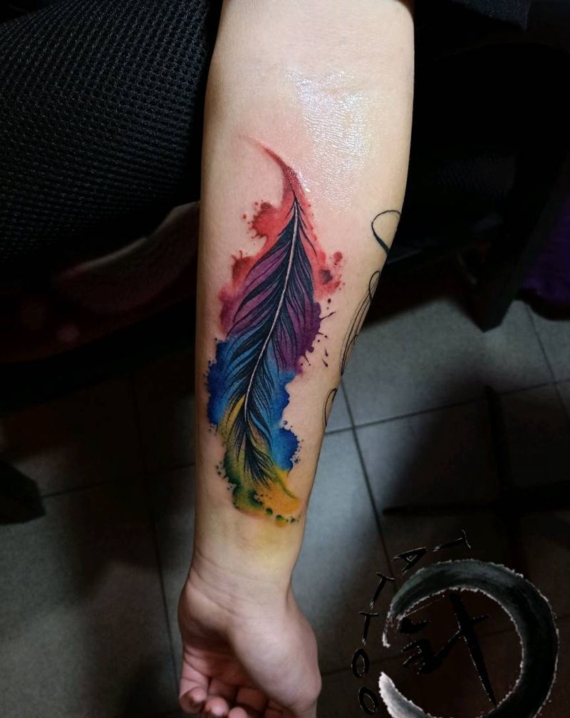 水彩羽毛纹身图片_手臂水彩水墨羽毛水彩纹身图案