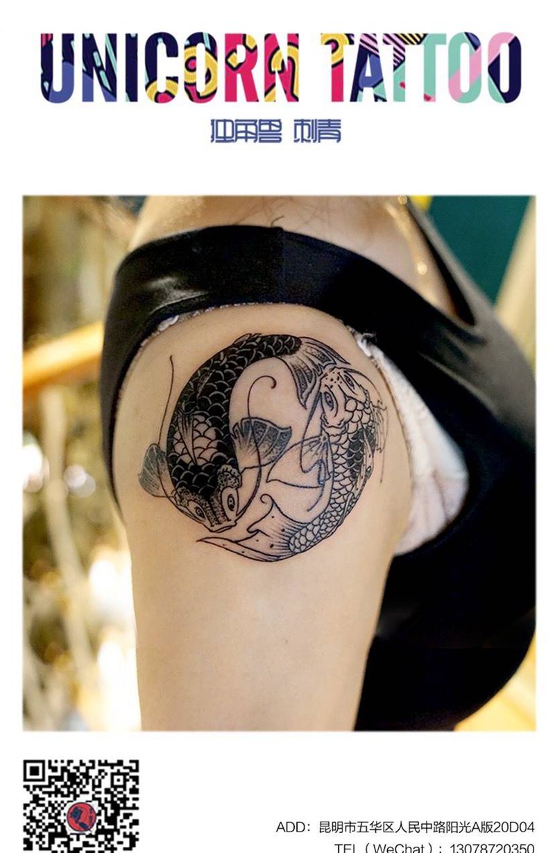 阴阳鱼纹身图片_成品肩部清新动物纹身图案