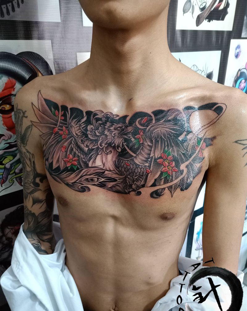 朱雀花胸纹身图片_胸部新传统朱雀花胸纹身图案