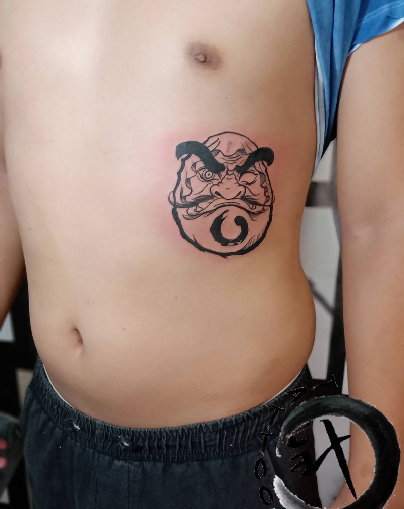 达摩蛋纹身图片_腹部水墨达摩蛋纹身图案