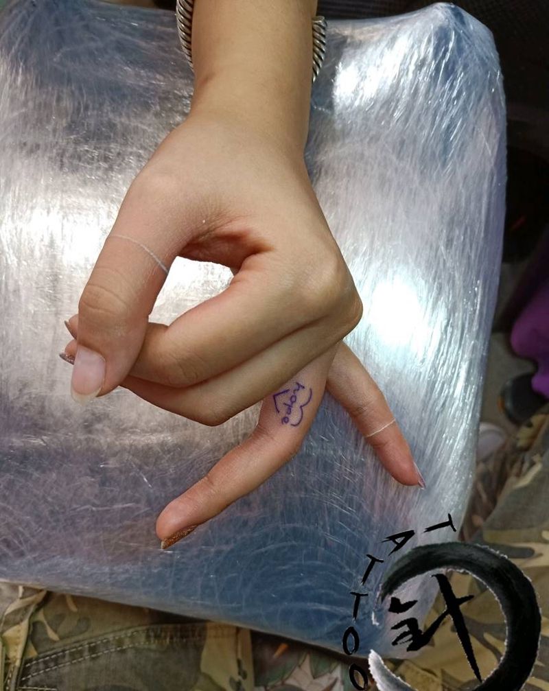 手指 小清新纹身图片_手部几何手指小清新纹身图案