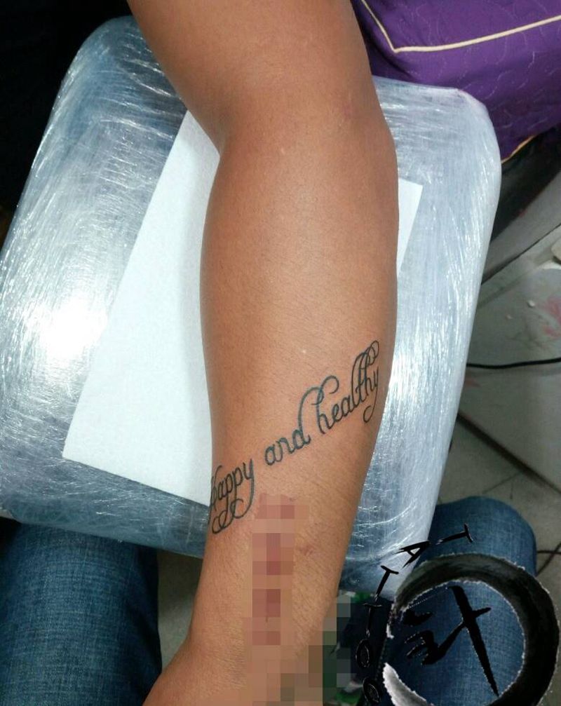 字母纹身图片_手臂清新字符原创小白刺青塔图~针成品纹身图案