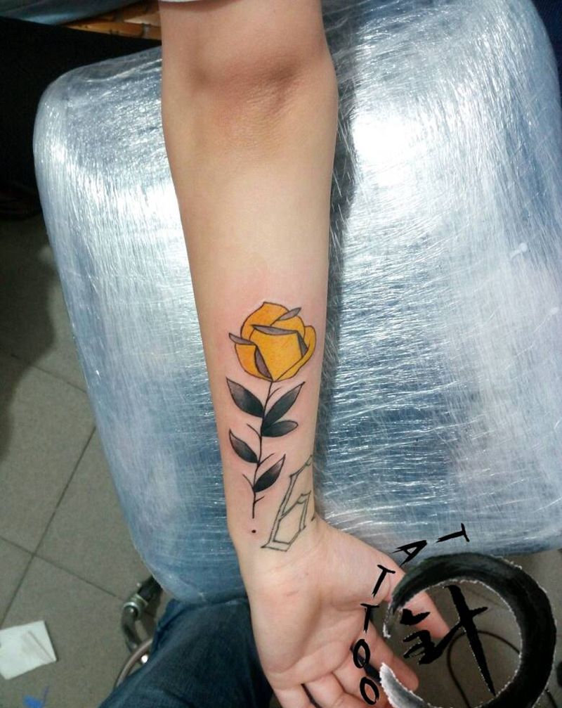 玫瑰纹身图片_手臂清新植物情侣原创小白刺青塔图~针成品纹身图案