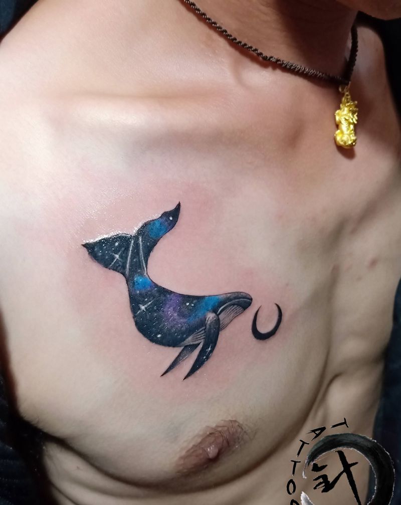 鲸鱼纹身图片_胸部水彩水墨鲸鱼星空纹身图案