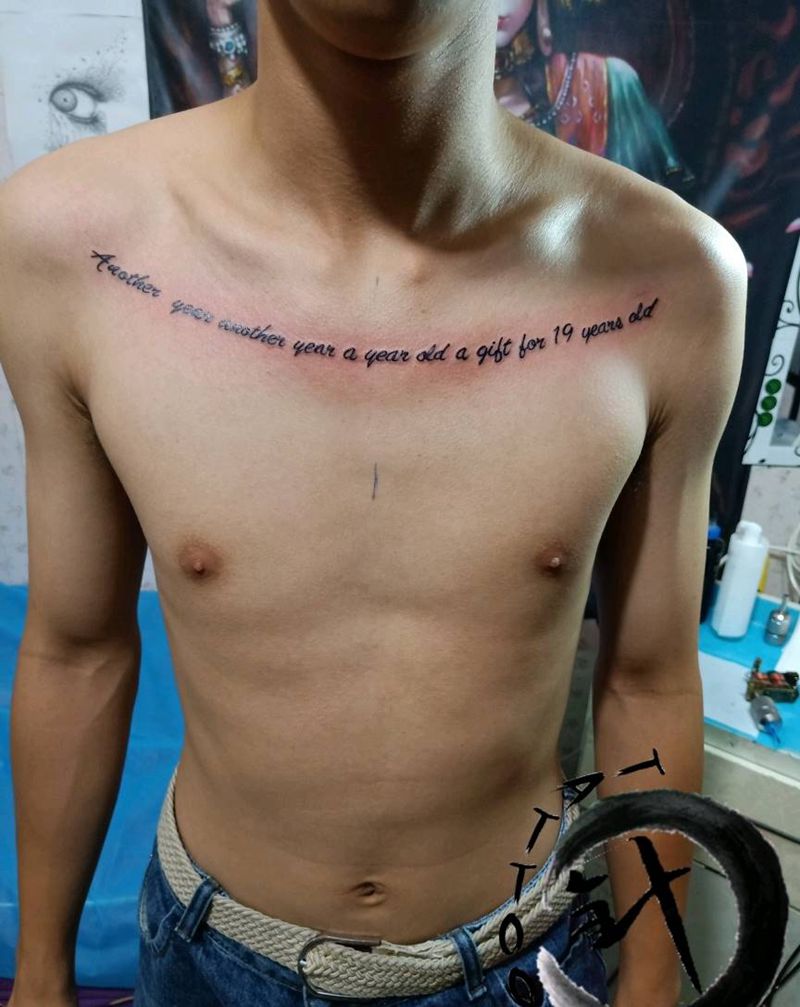 字母纹身图片_胸部花体字字母纹身图案