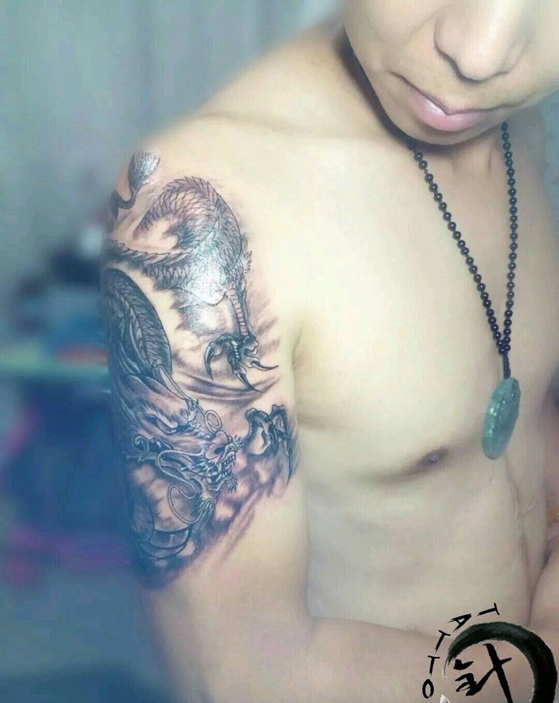 大臂龙纹身图片_手臂传统原创小白刺青针成品纹身图案