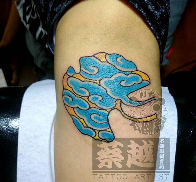 银杏叶纹身图片_手臂纹身图案