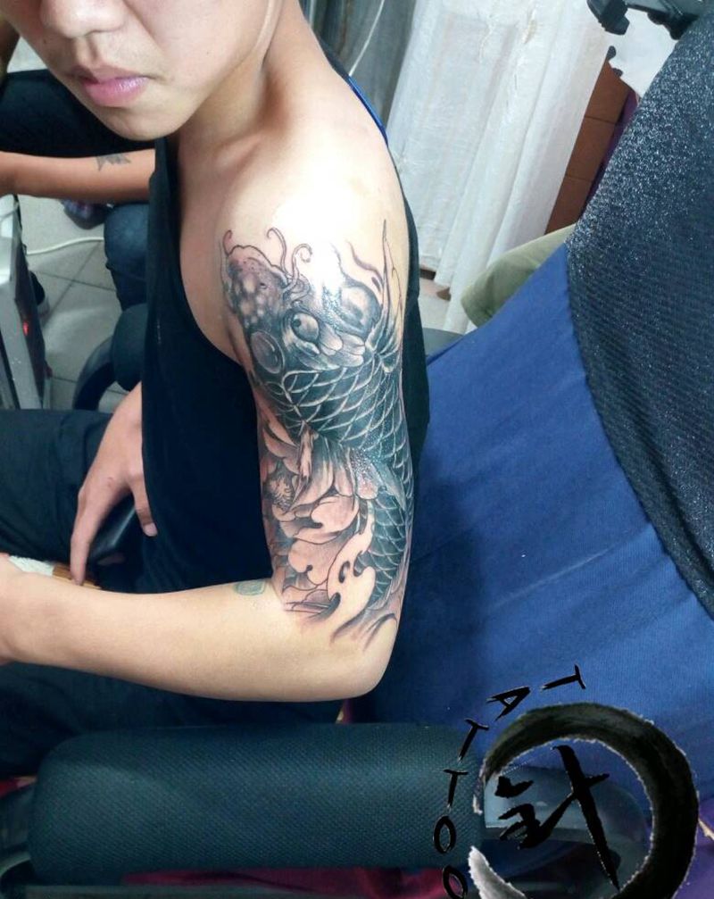 鱼||遮盖纹身图片_手臂传统动物原创小白刺青塔图~针成品纹身图案