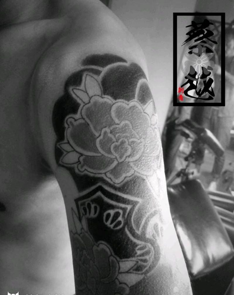 老传统牡丹纹身图片_手臂传统植物宗教原创手稿成品纹身图案