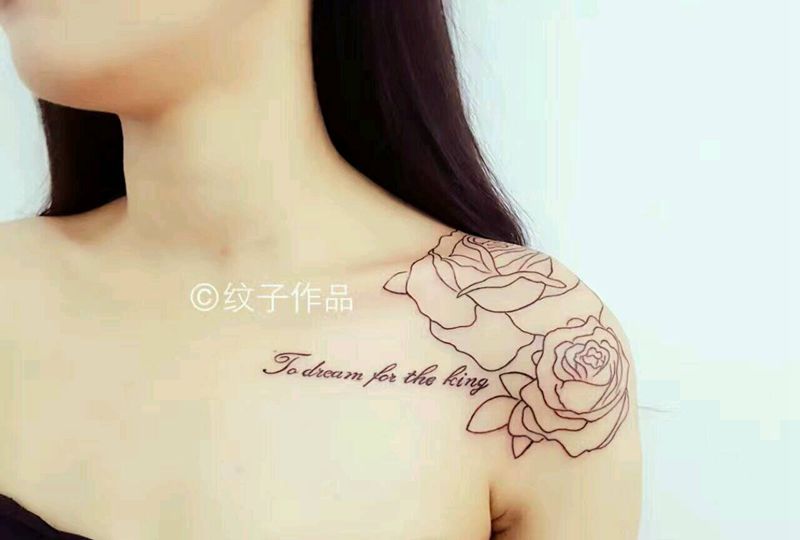 肩膀线条花纹身图片