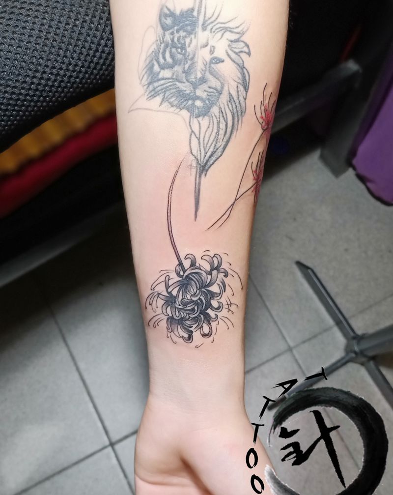 彼岸花纹身图片_手臂彼岸花纹身图案