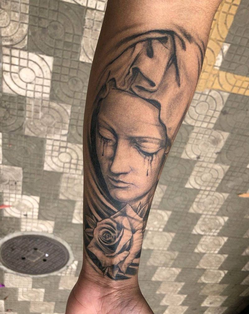 圣母纹身图片_欧美写实黑灰纹身图案