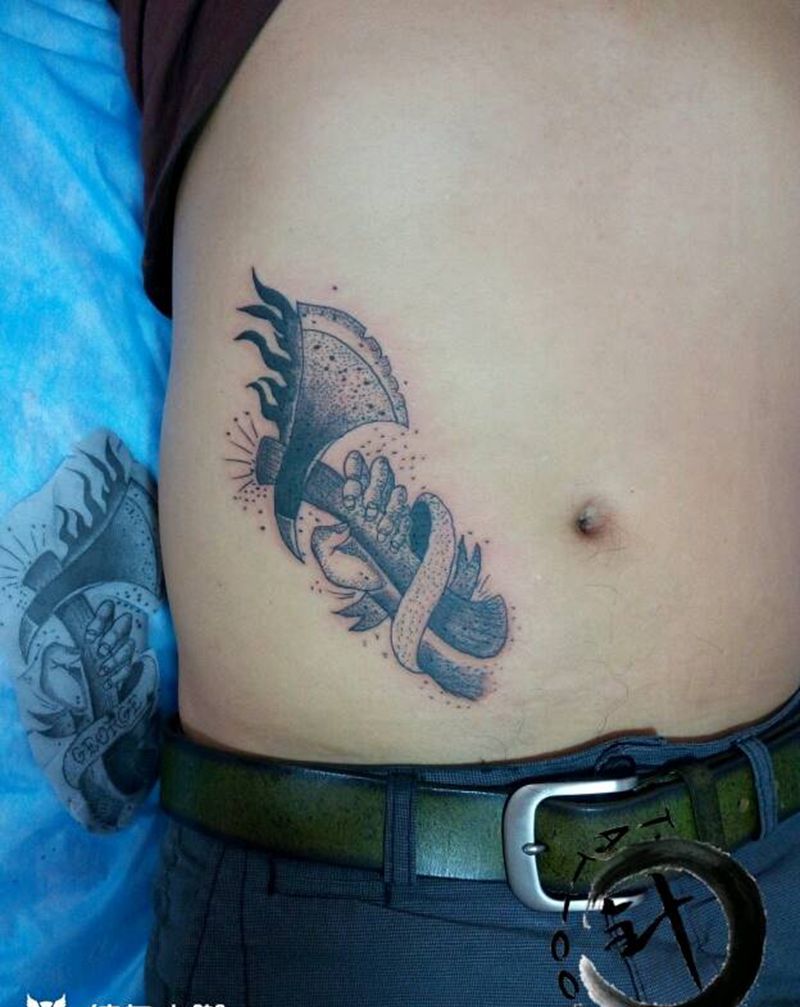 斧头纹身图片_腹部欧美原创小白刺青塔图 针成品纹身图案