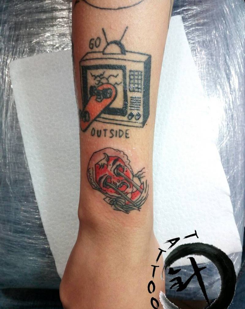 欧美小图纹身图片_手臂欧美原创小白刺青塔图~针成品纹身图案