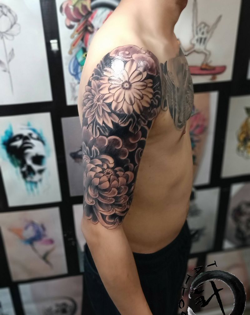 菊纹身图片_手臂老传统菊花纹身图案
