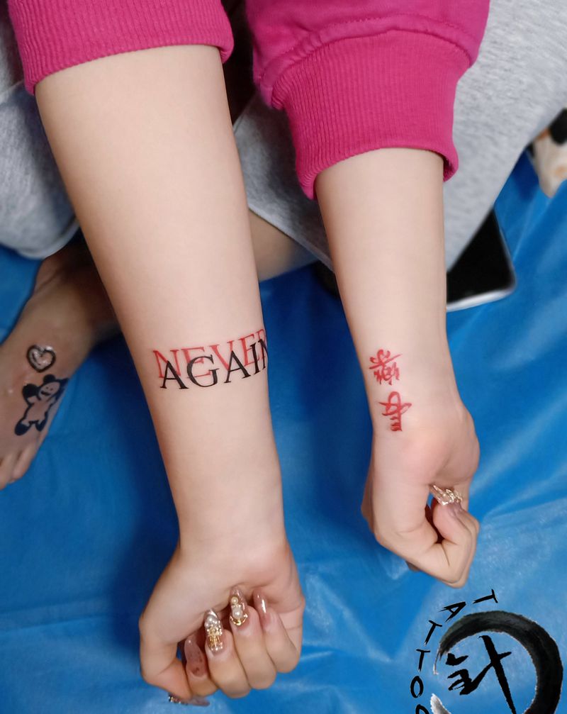 字母字纹身图片_手部花体字英文纹身图案