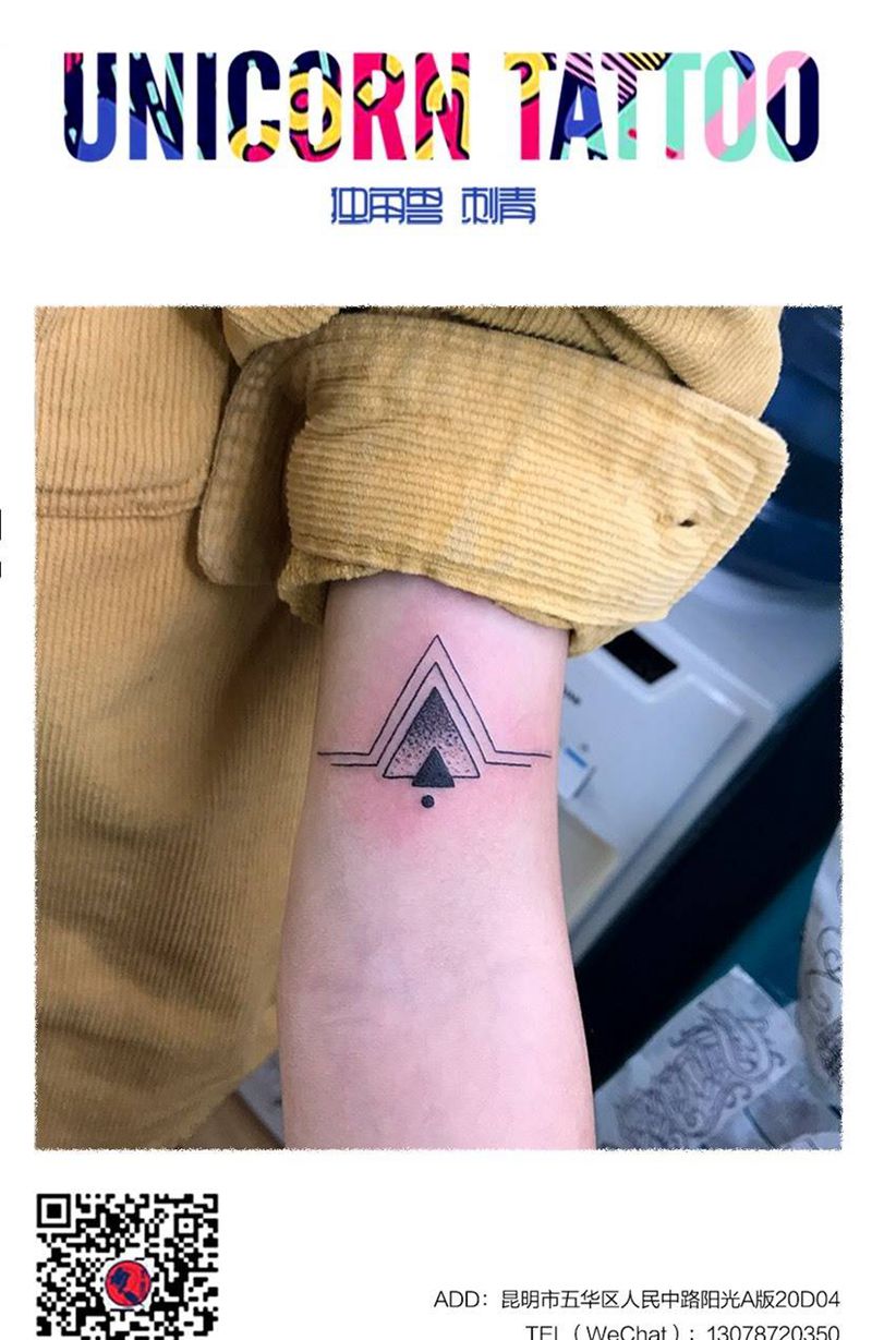 几何线条纹身图片_手部几何纹身图案