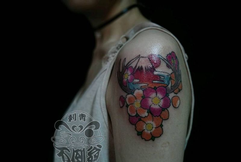 樱花&鹿角纹身图片_手臂纹身图案